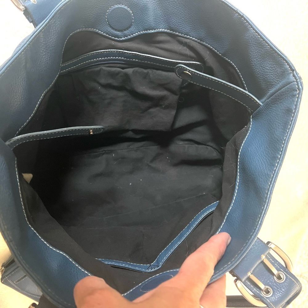 Tignanello leather bag and matching wallet. - Picture 7 of 9